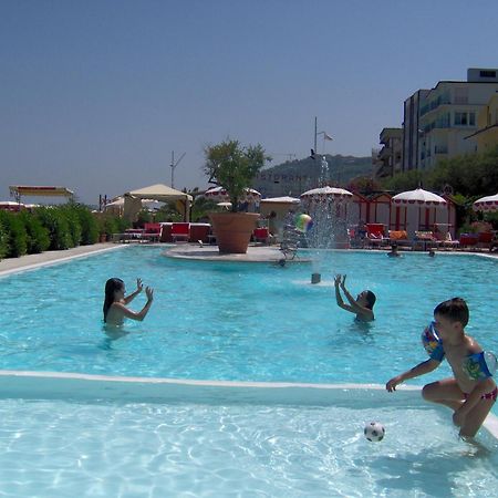 Hotel Nord Est Gabicce Mare Kültér fotó