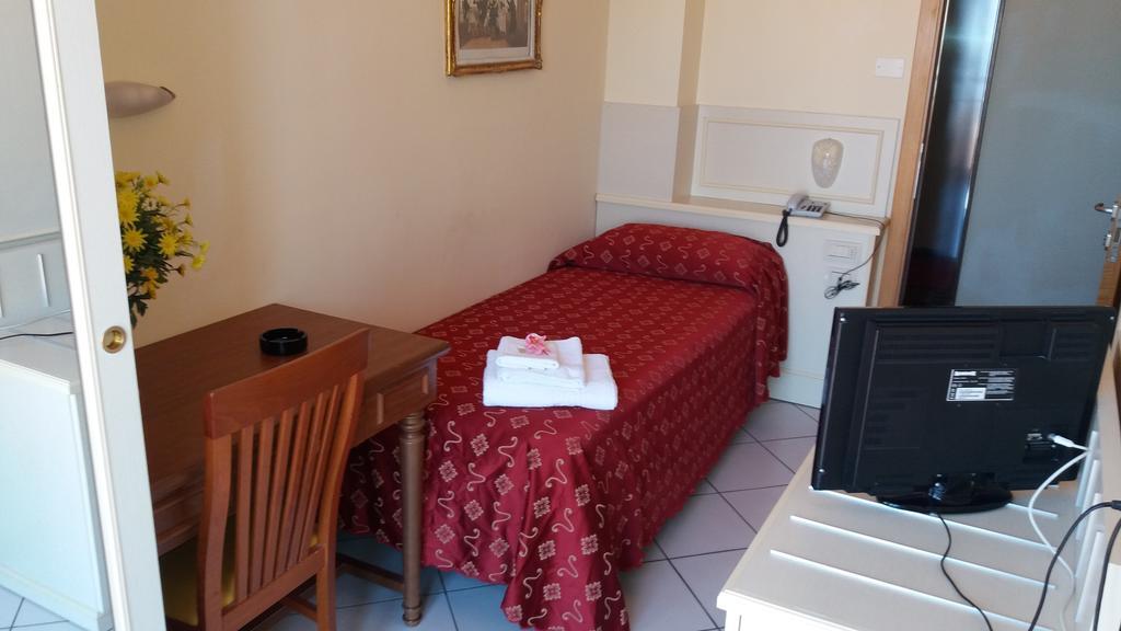 Hotel Nord Est Gabicce Mare Kültér fotó