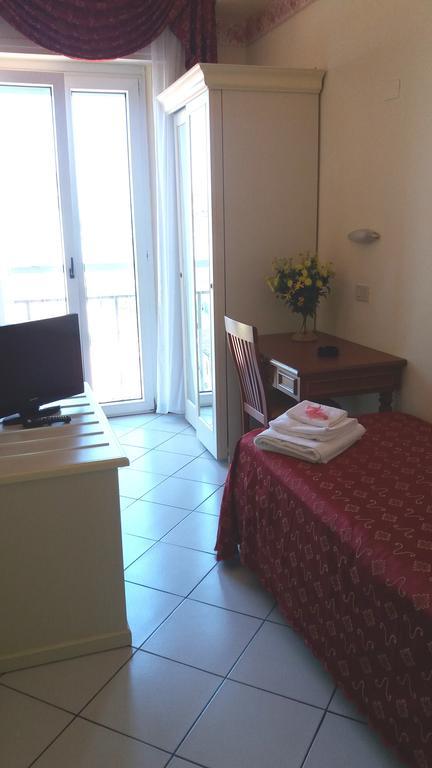 Hotel Nord Est Gabicce Mare Kültér fotó
