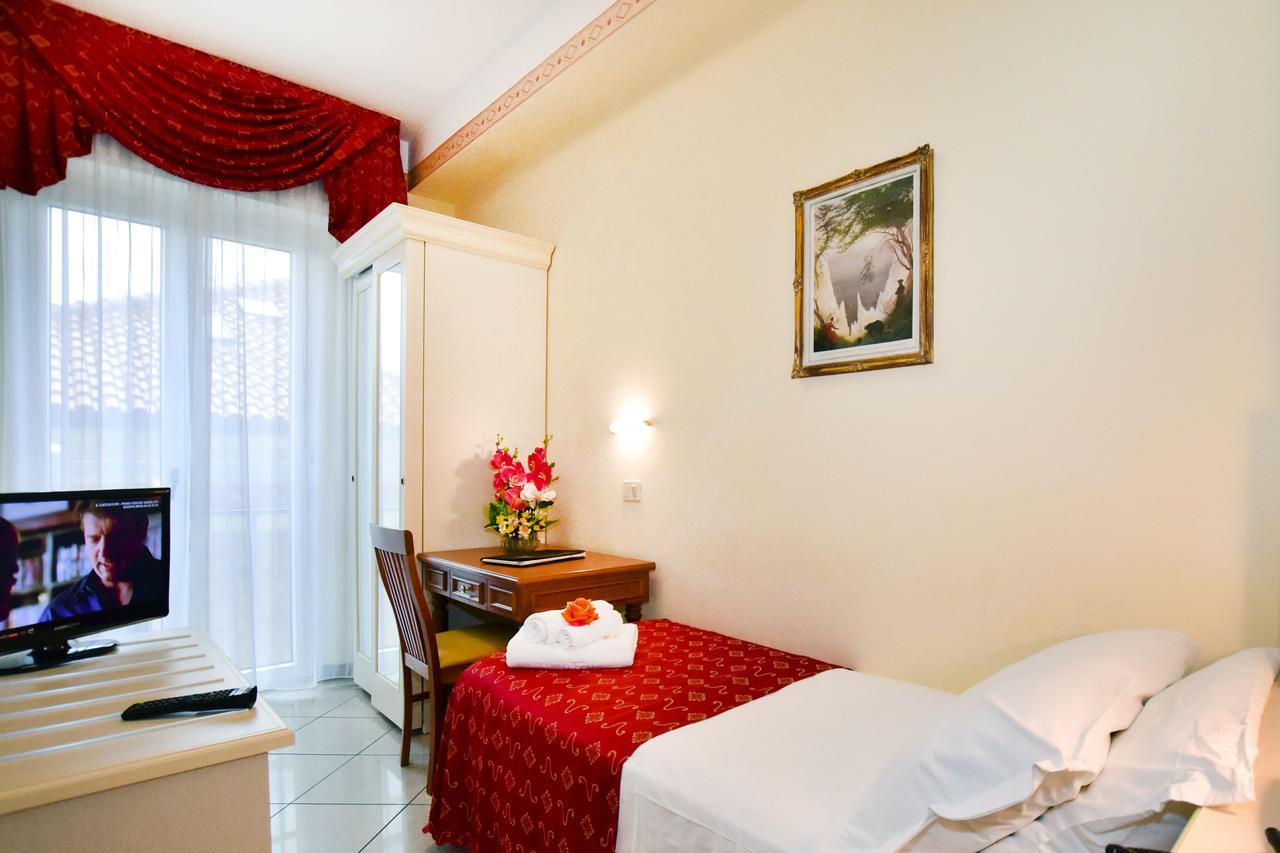 Hotel Nord Est Gabicce Mare Kültér fotó